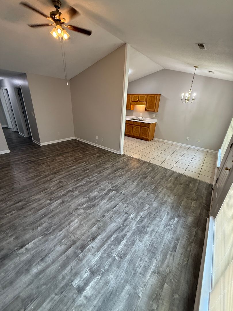 Rome Apartment: 194 Painter Road