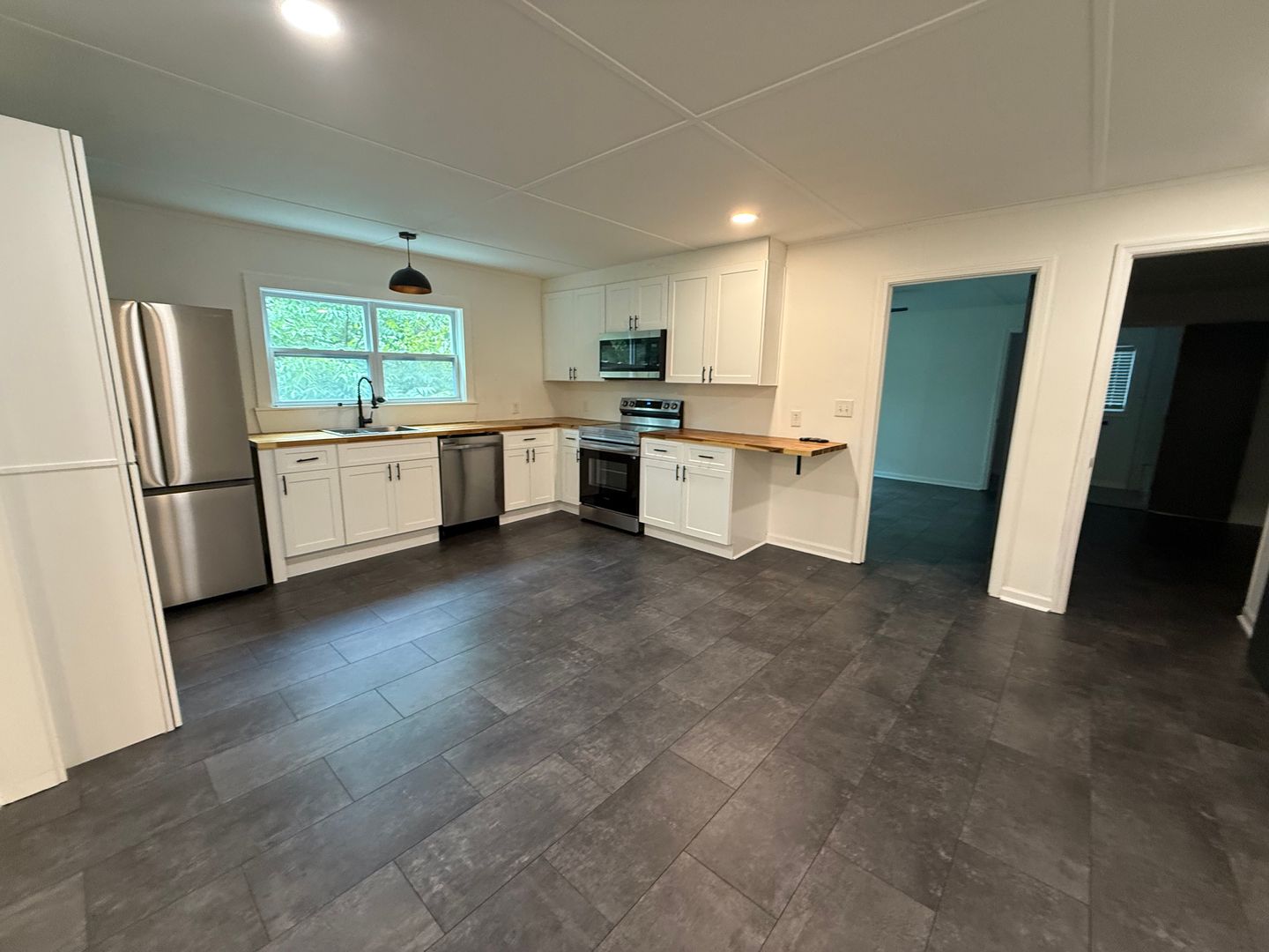 Rome Apartment: 818 Maple Avenue
