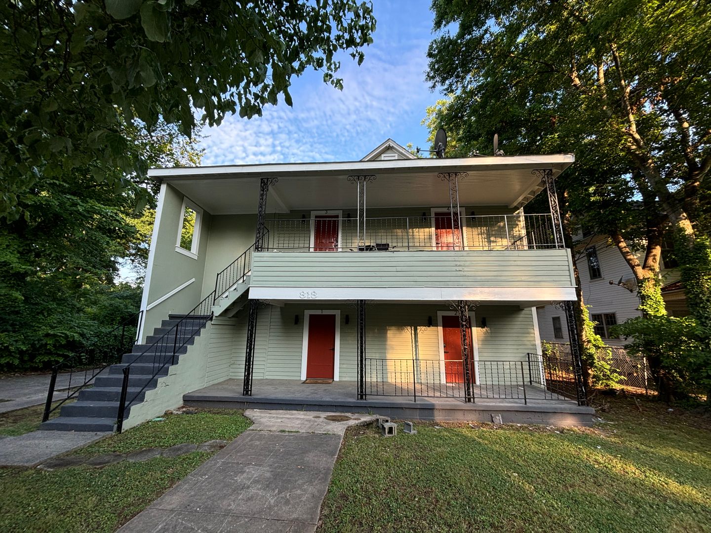Rome Apartment: 818 Maple Avenue