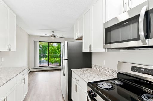 Renovated 2 Bed/1.5 Bath — 1 Month Free at Oaks of Lakeville