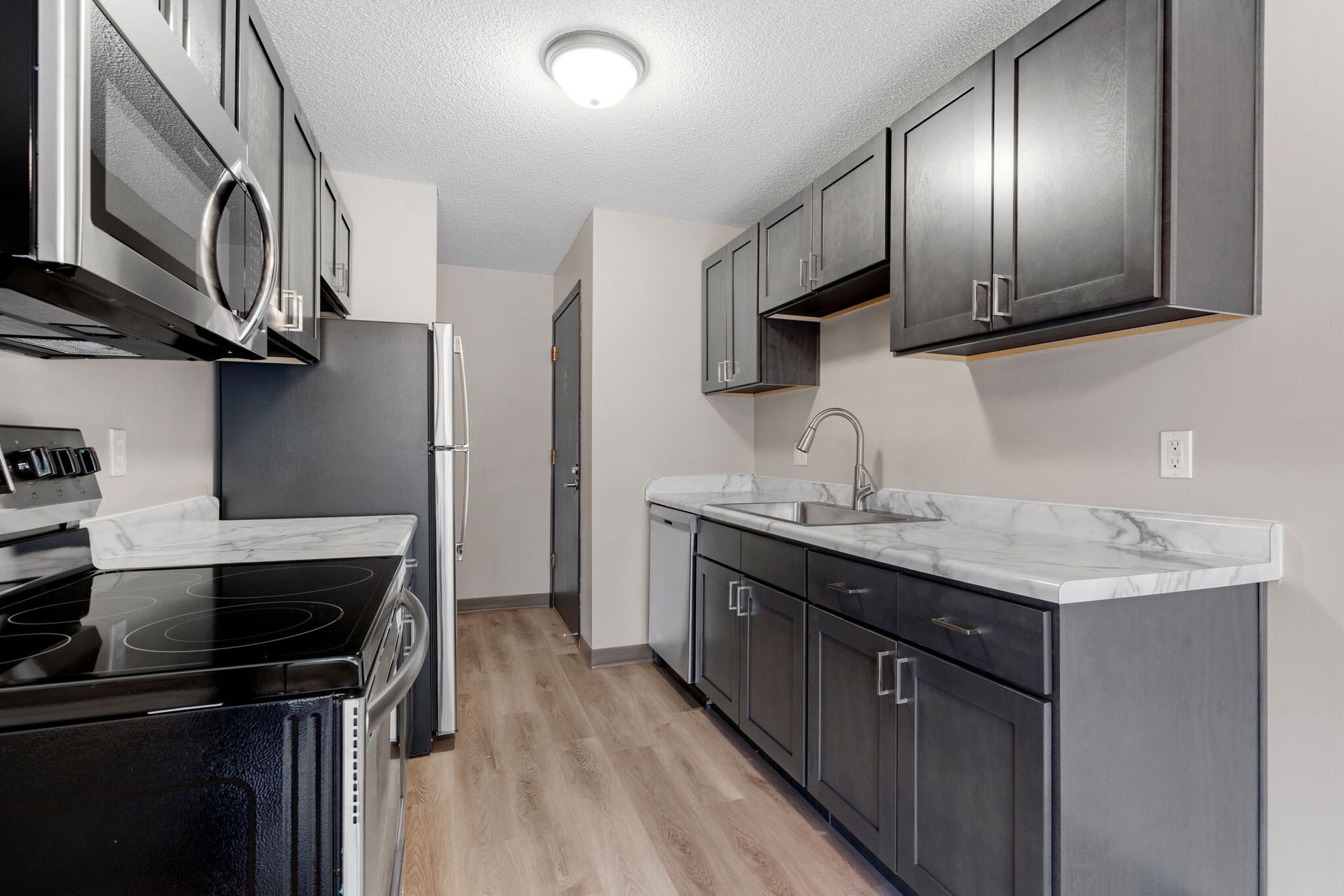 Lakeville Apartment: 20464 Iberia Ave