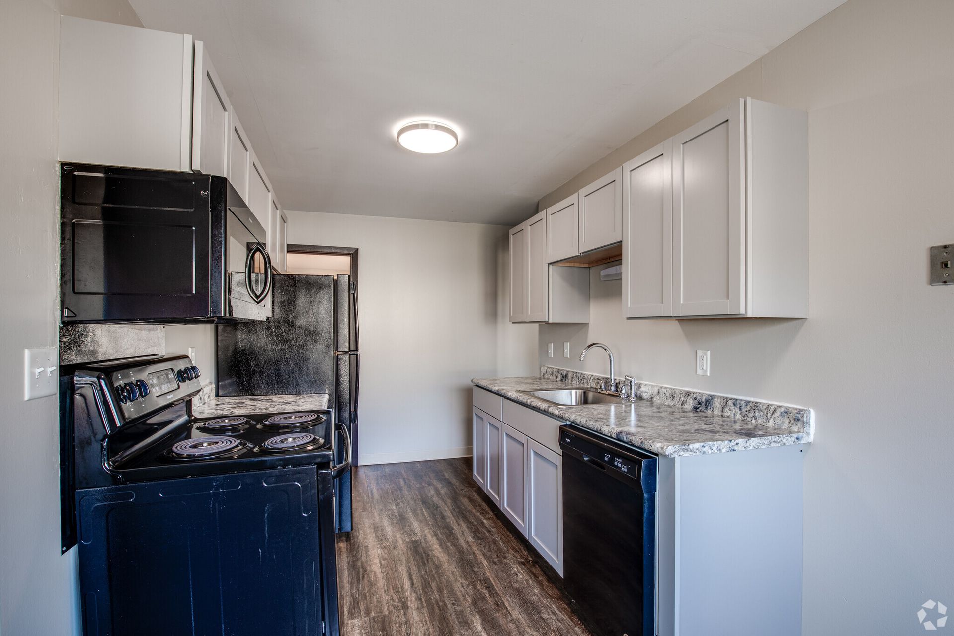 West St. Paul Apartment: 177 Thompson Ave E