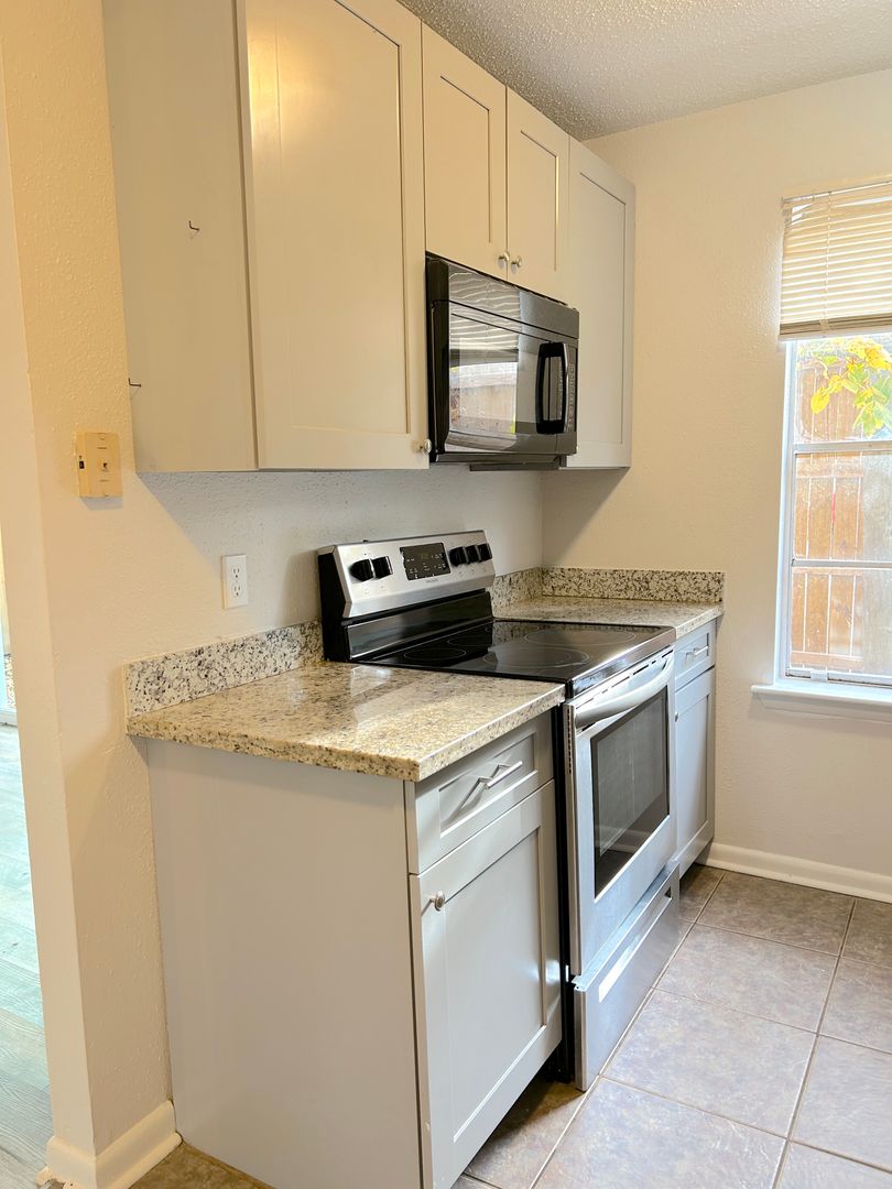 Mandeville Apartment: 4000 West Florida St.