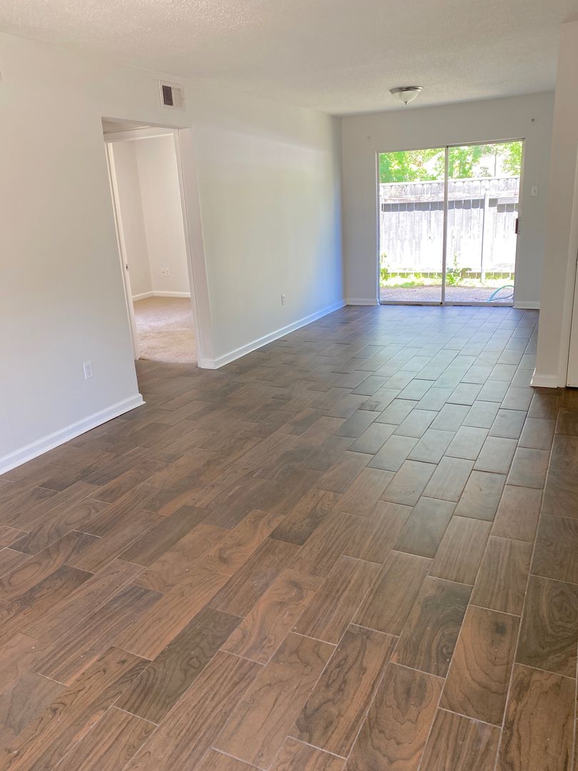 Mandeville Apartment: 4000 West Florida St.