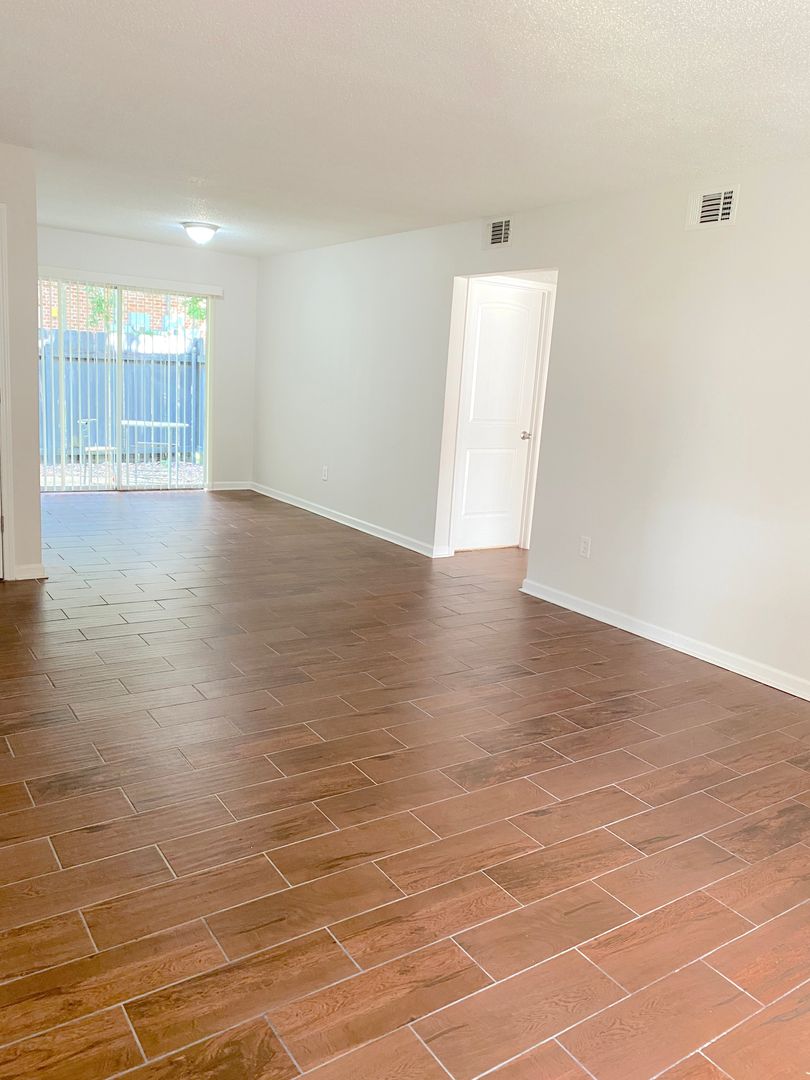 Mandeville Apartment: 4000 West Florida St.