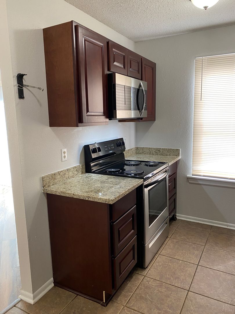 Mandeville Apartment: 4000 West Florida St.