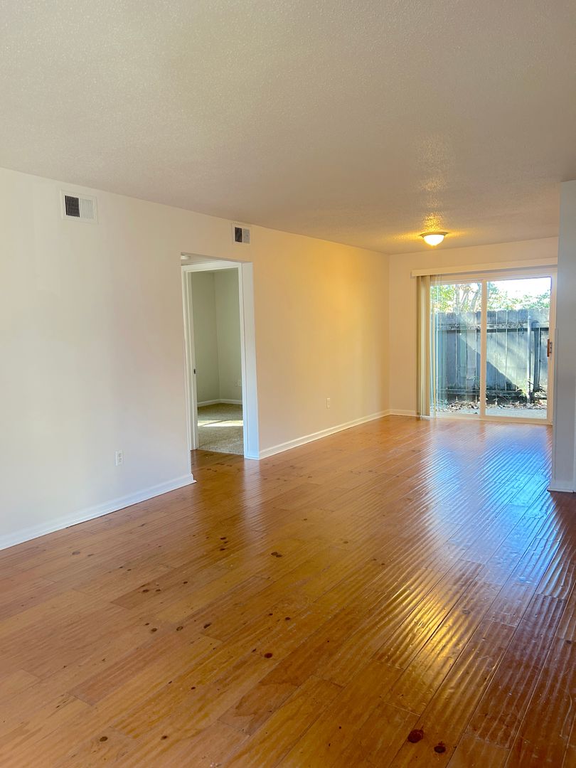 Mandeville Apartment: 4000 West Florida St.