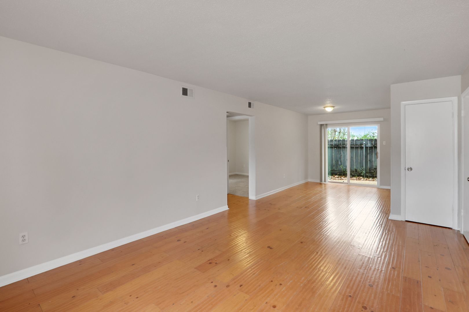 Mandeville Apartment: 4000 West Florida St.