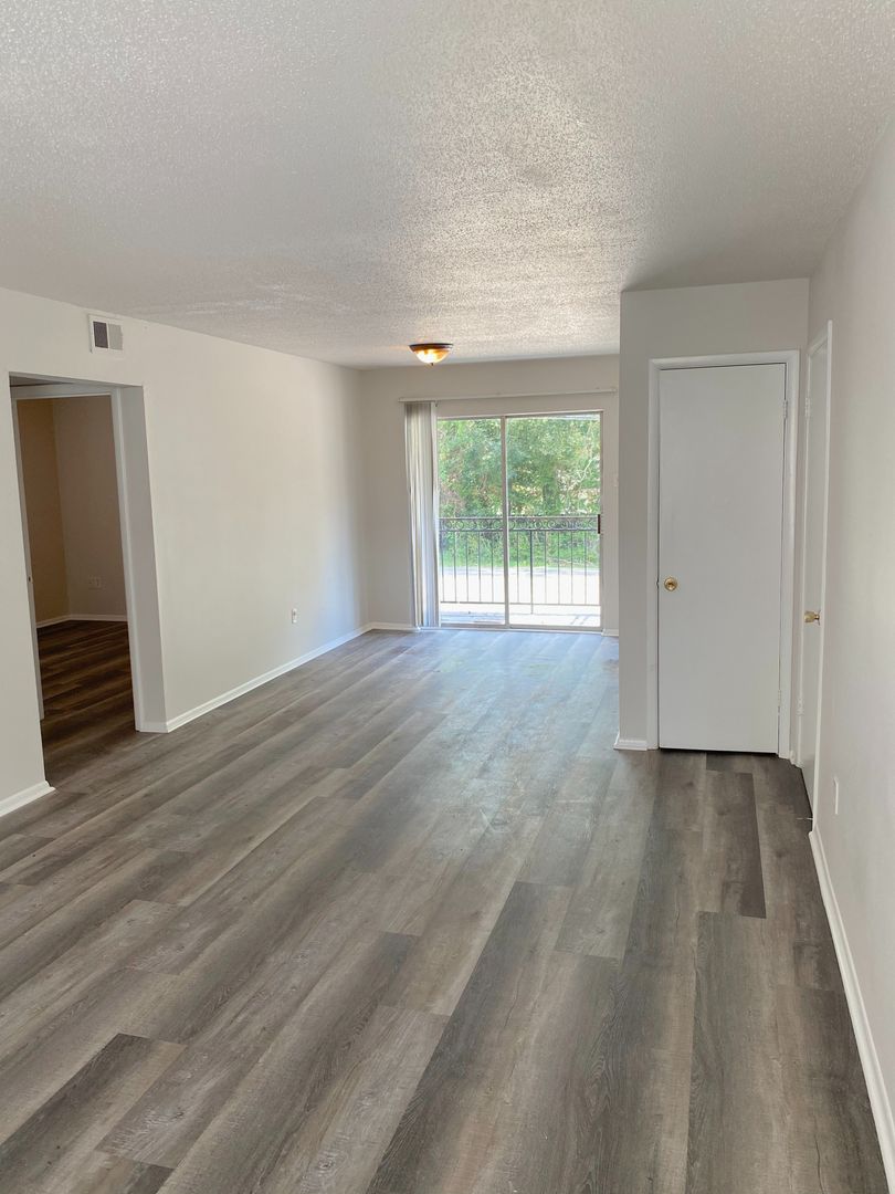 Mandeville Apartment: 4000 West Florida St.