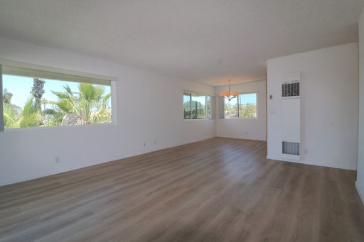 Top corner 2b/ 2b unit in Crown Point/ Pacific Beach! Mission Bay views! Wraparound balcony! Parking, laundry on-site, adtnl storage! – photo 1