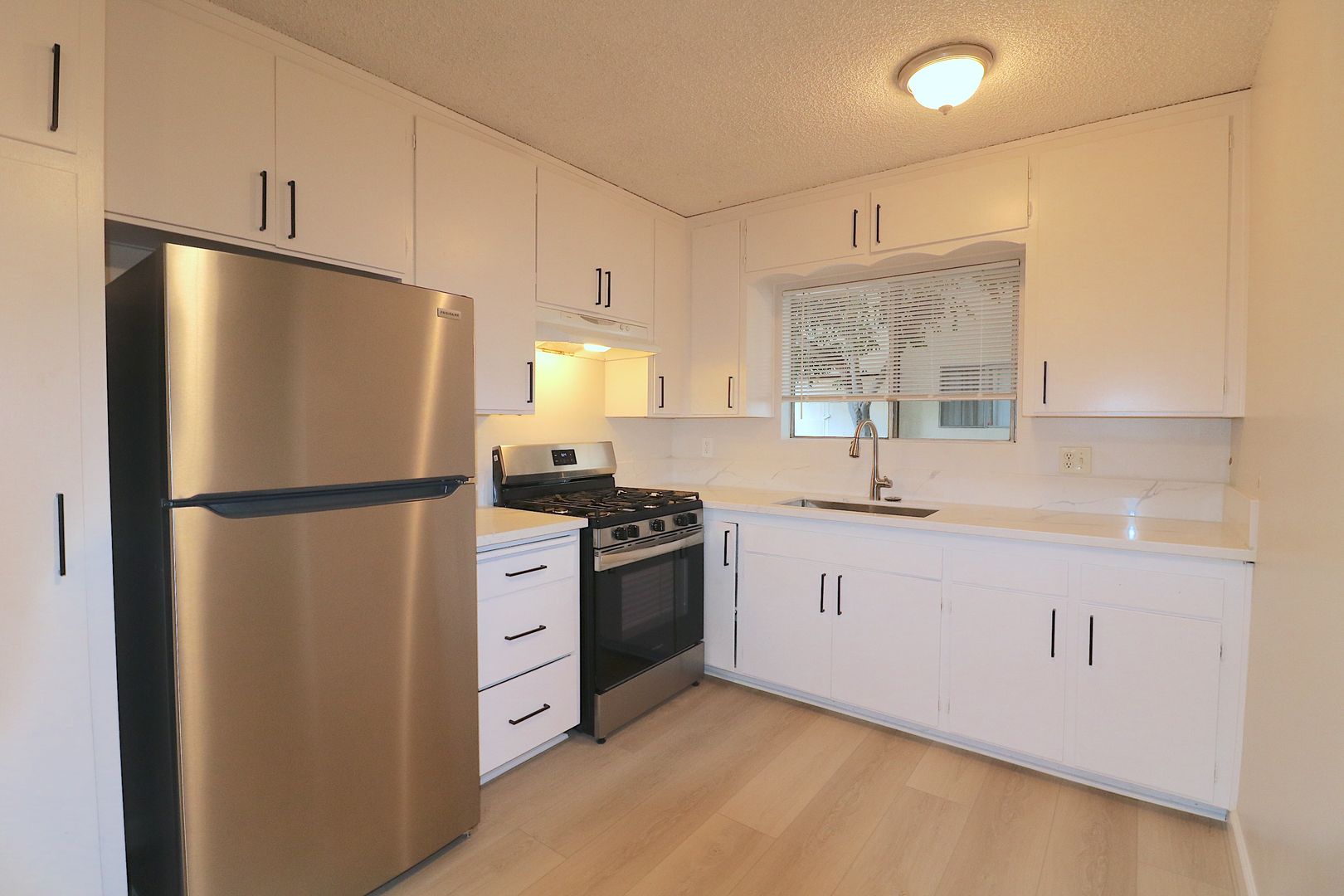 La Mesa Apartment: 5426-40 Lake Murray Blvd