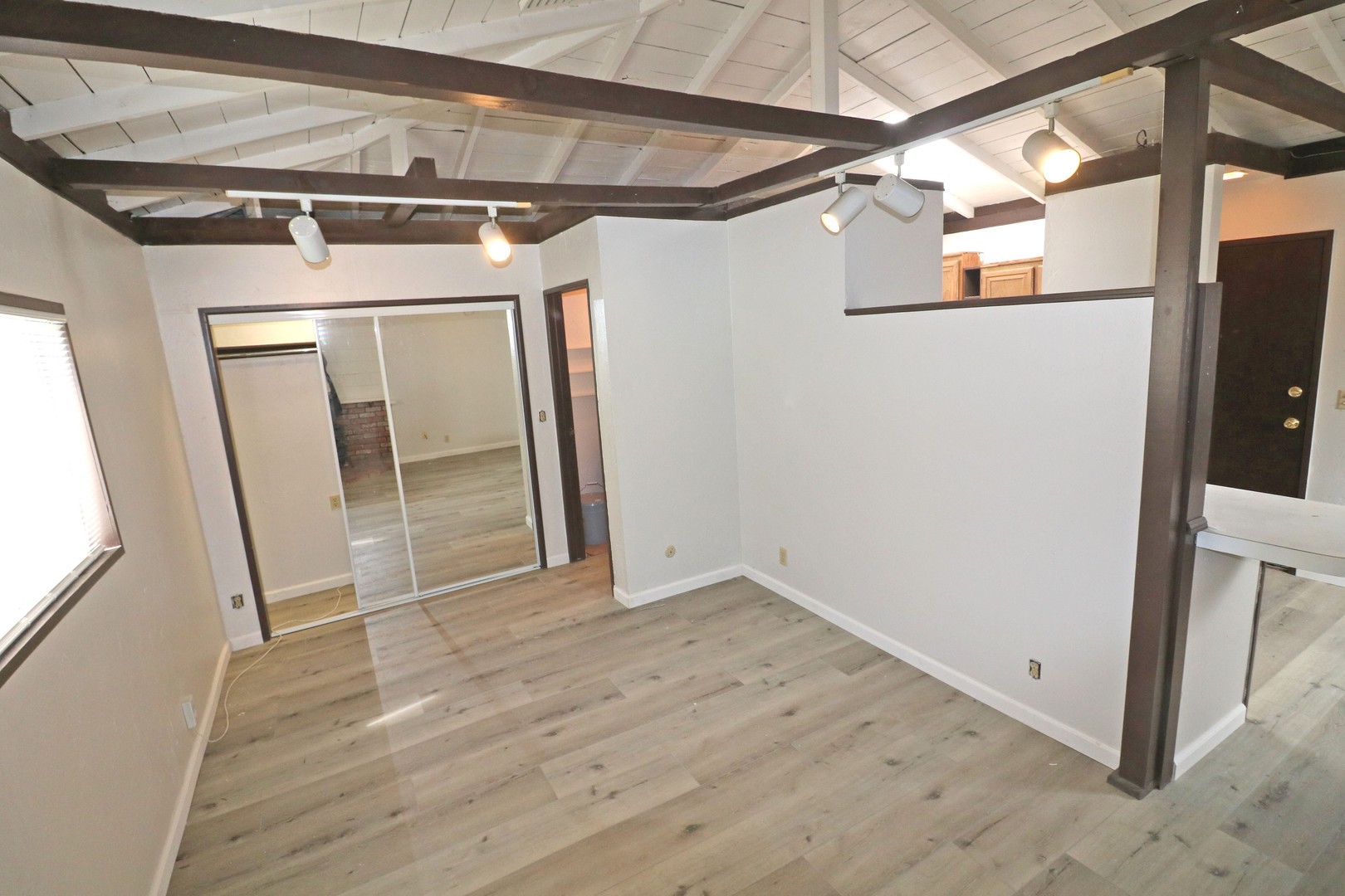 San Diego Apartment: 1053-55.5 Lincoln Avenue