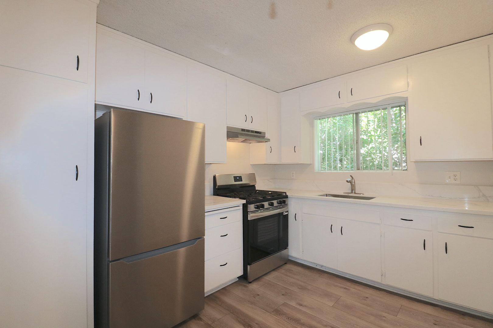 La Mesa Apartment: 5426-40 Lake Murray Blvd