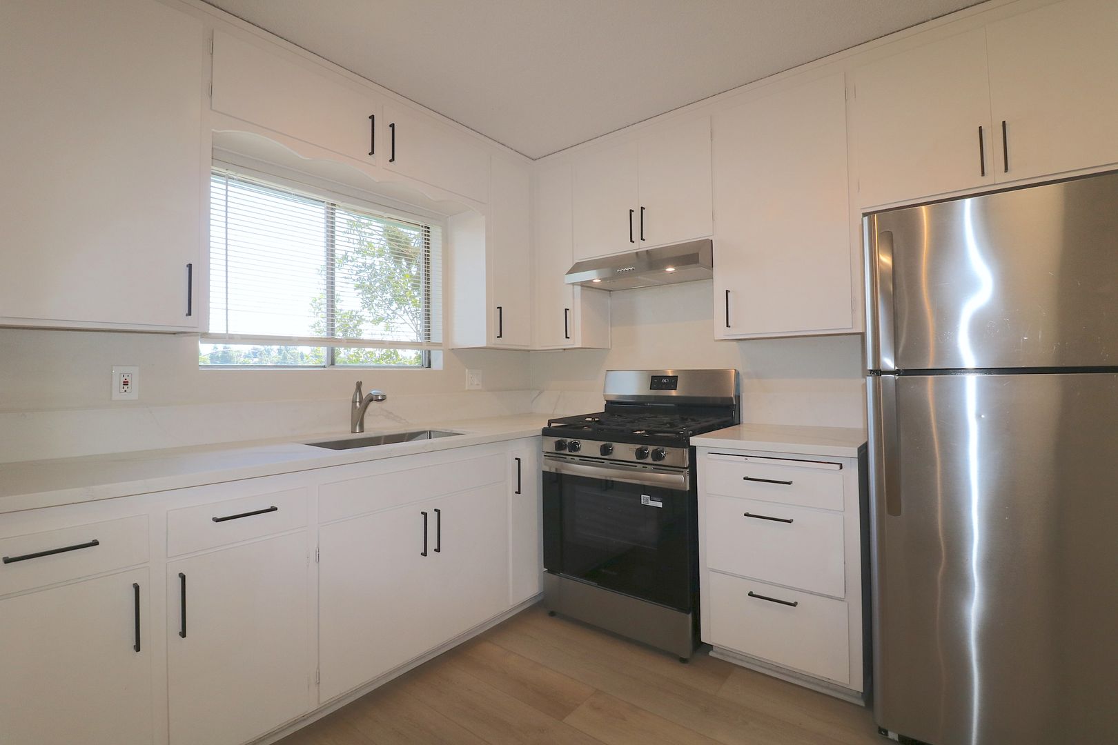 La Mesa Apartment: 5426-40 Lake Murray Blvd