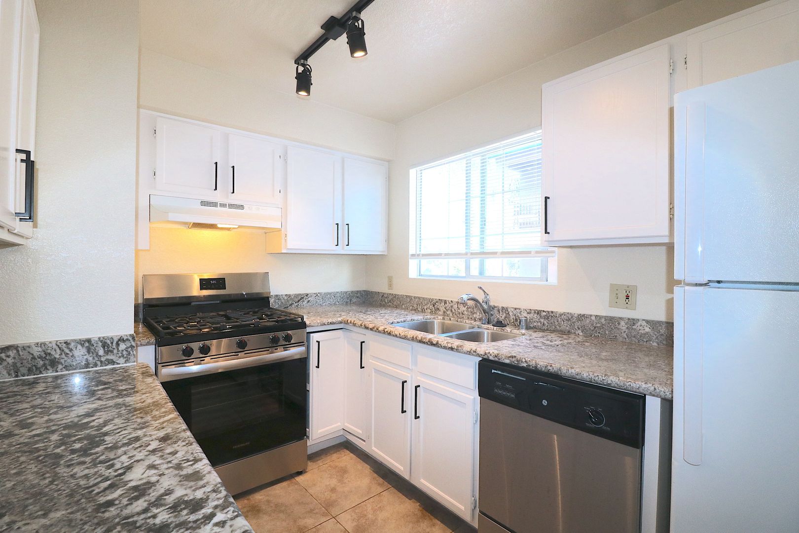 San Diego Apartment: 1304-48 Brunner Street
