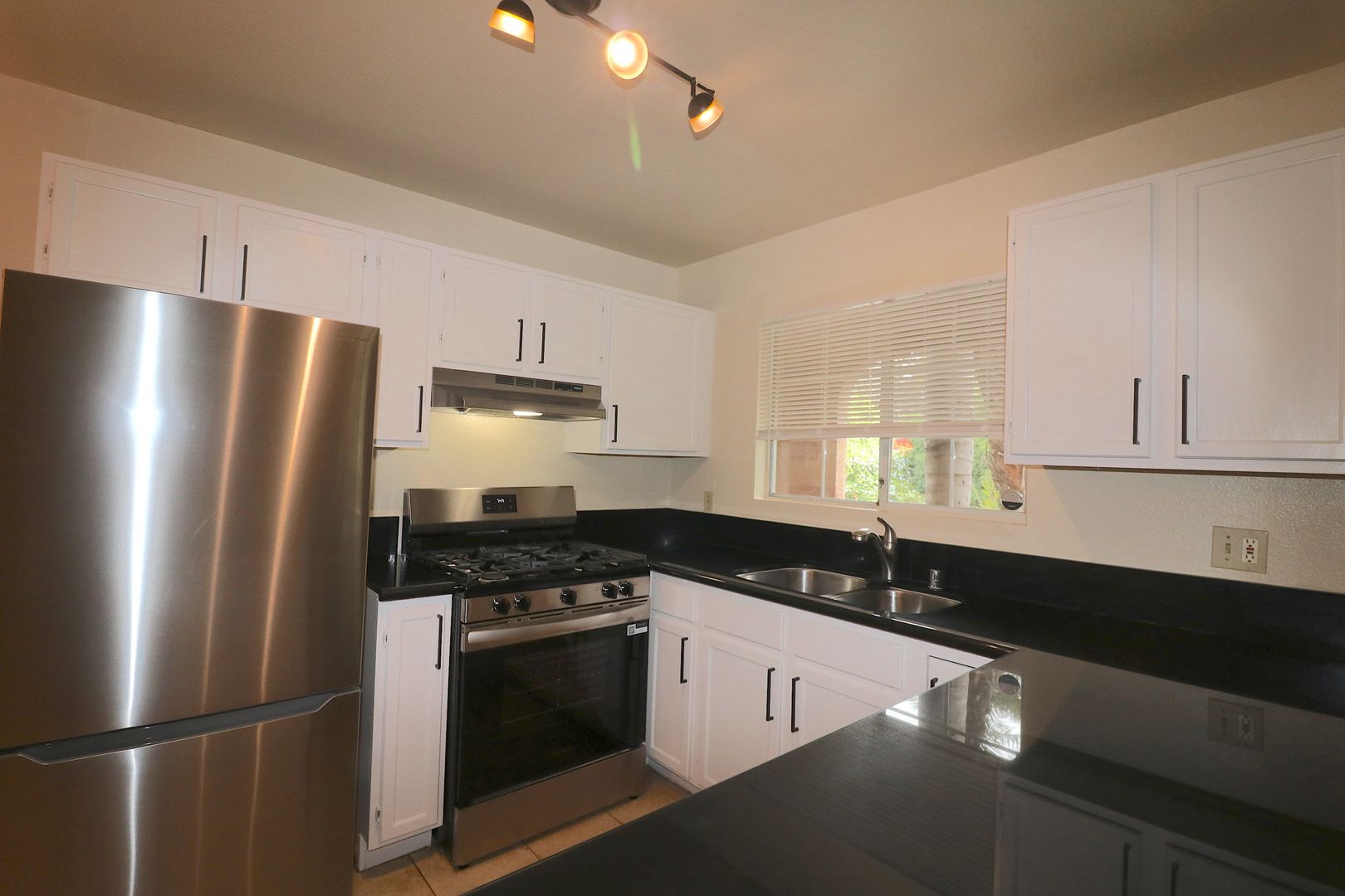 San Diego Apartment: 1304-48 Brunner Street
