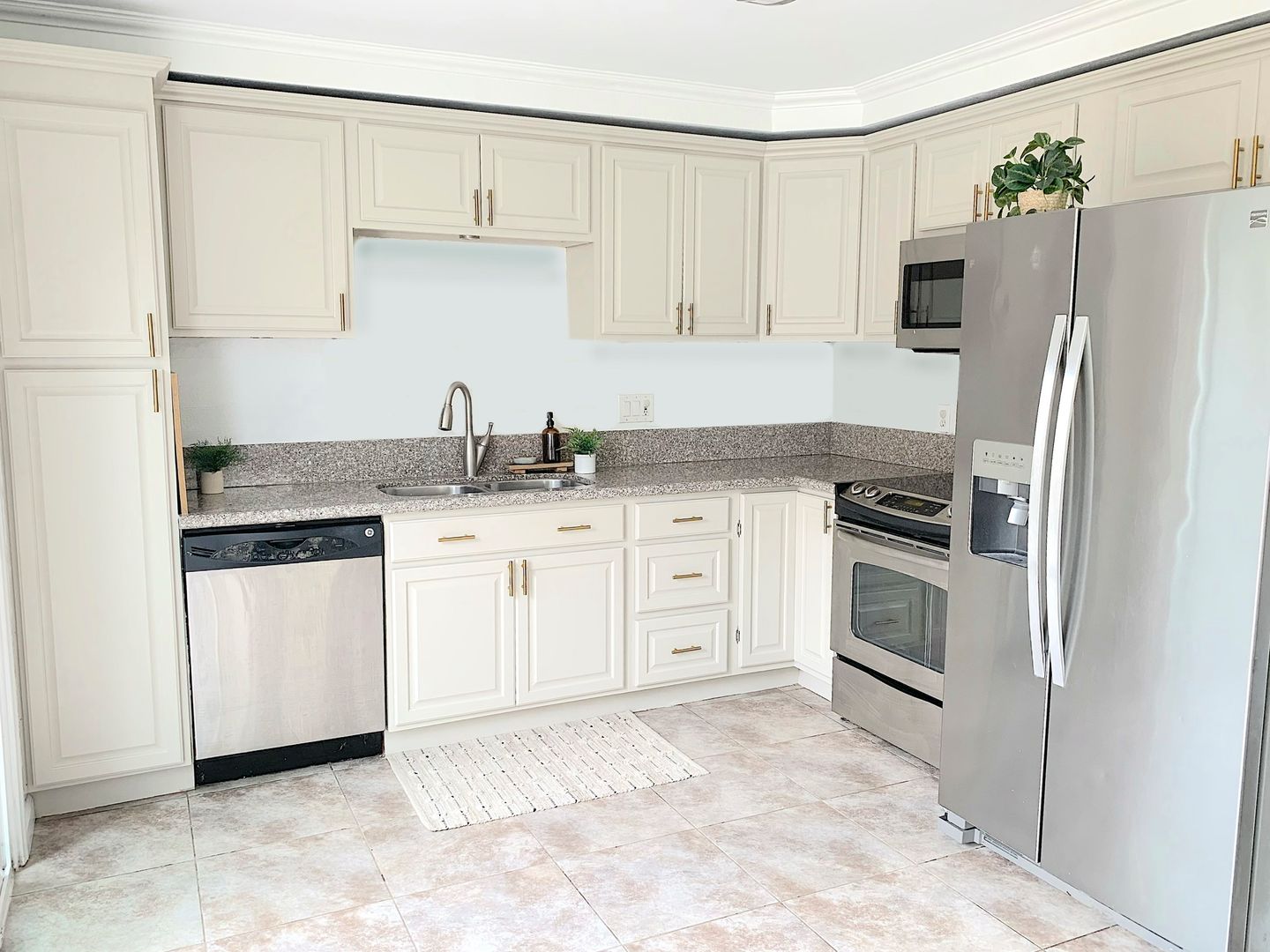 San Diego House: 10619 Escobar Drive