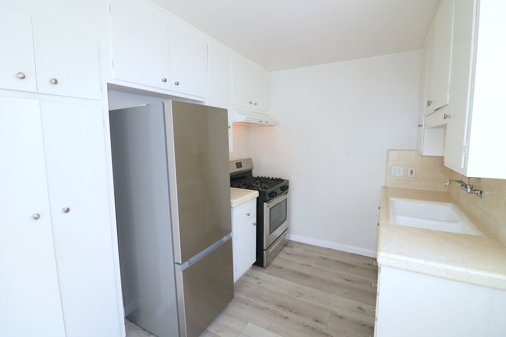 San Diego Apartment: 1834 Mission Avenue