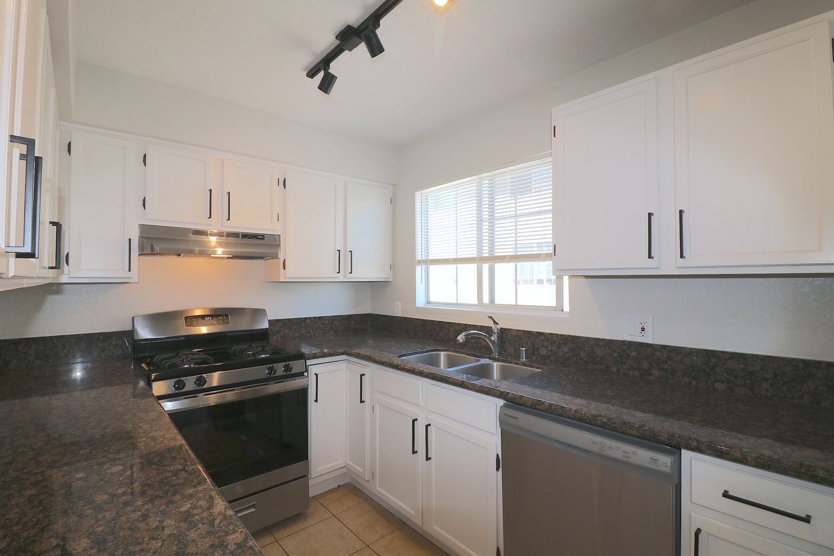 San Diego Apartment: 1304-48 Brunner Street