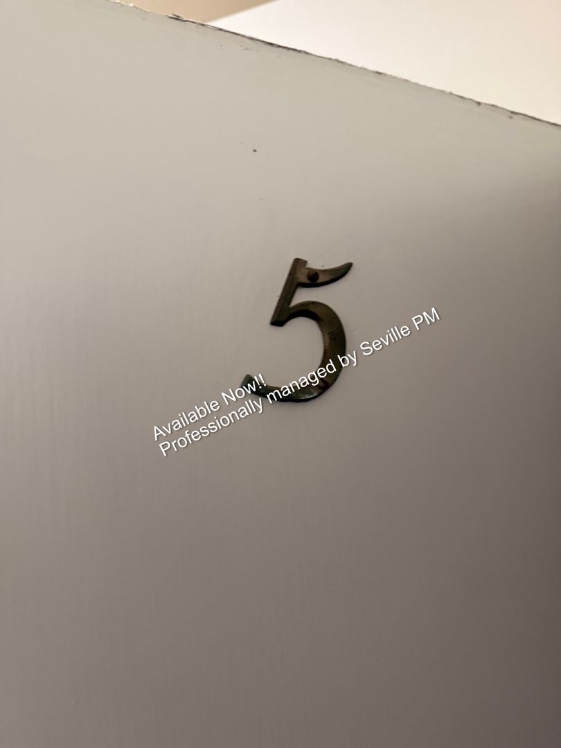 Berkeley Apartment: 1526 Arch Street