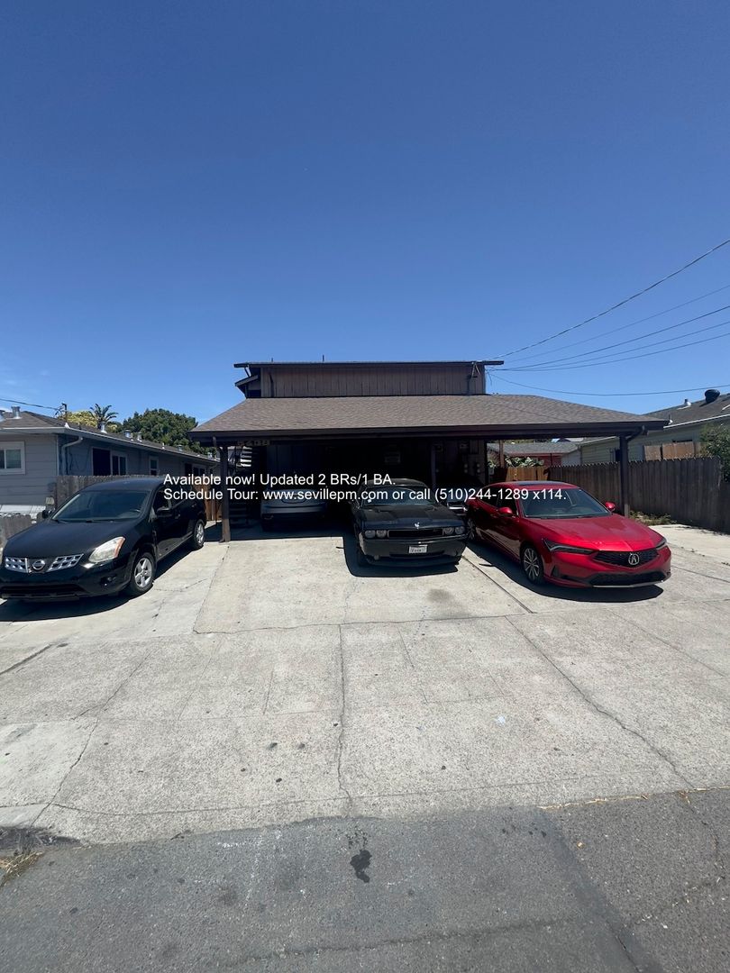 Oakland Apartment: 5438 Holland St