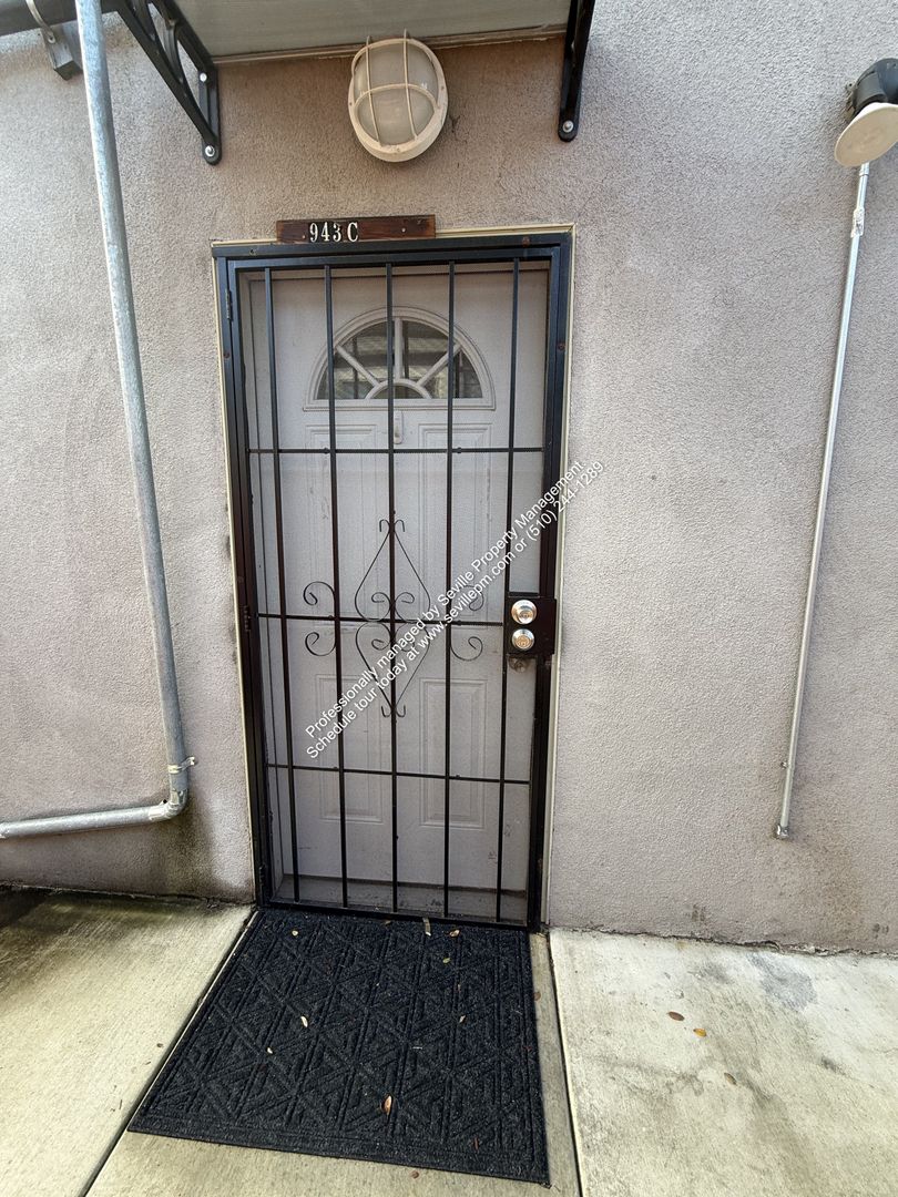 Oakland Apartment: 943 53rd St