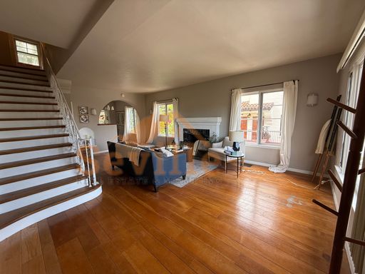 Charming 2BR Spanish Revival Townhome Near Lake Merritt | Parking + In-Unit Laundry – photo 1