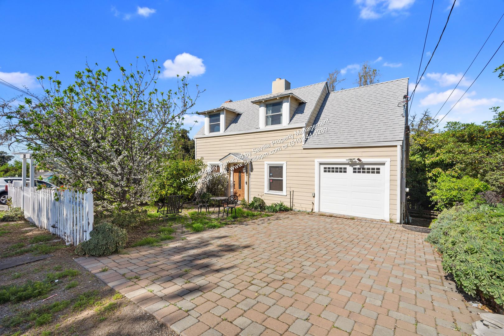 Oakland House: 7850 Crest Ave