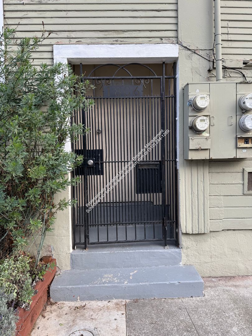Oakland Apartment: 988 18th St