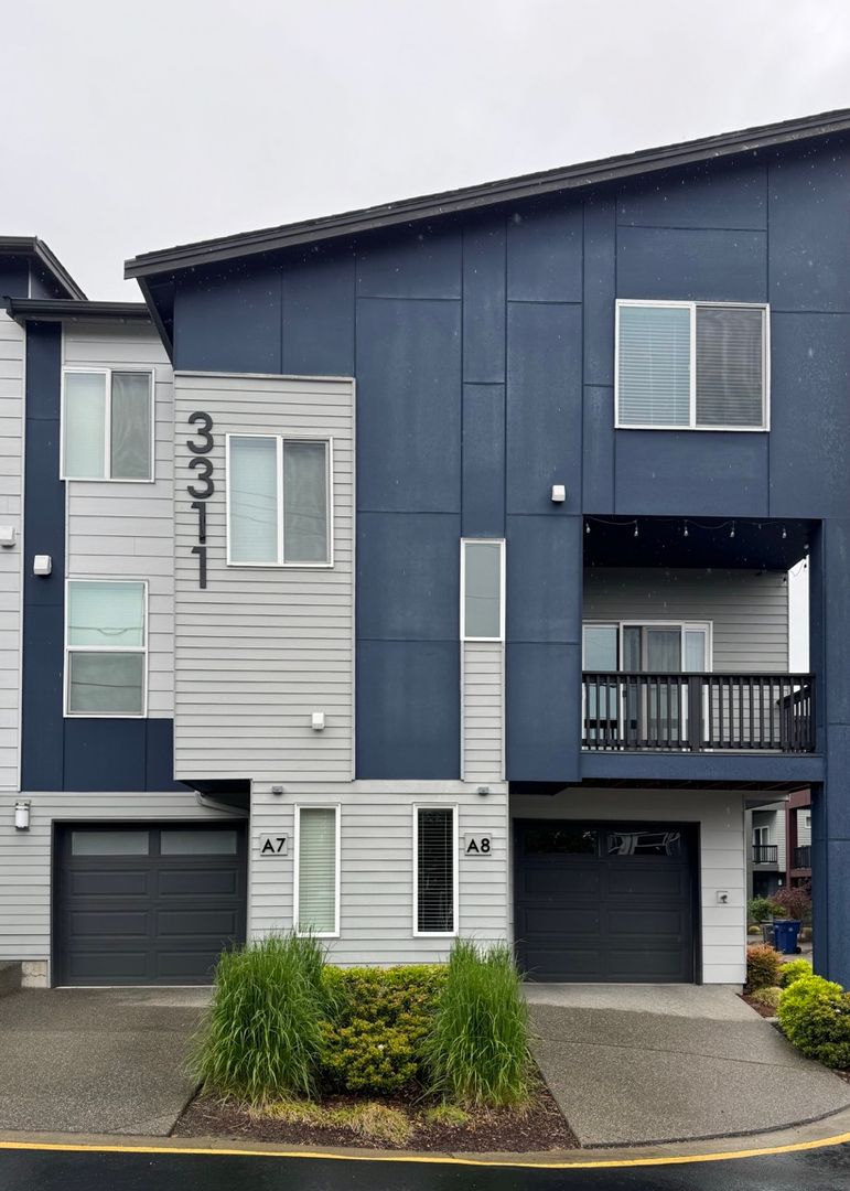 Lynnwood Townhome: 3311 156th St SW - Unit A7