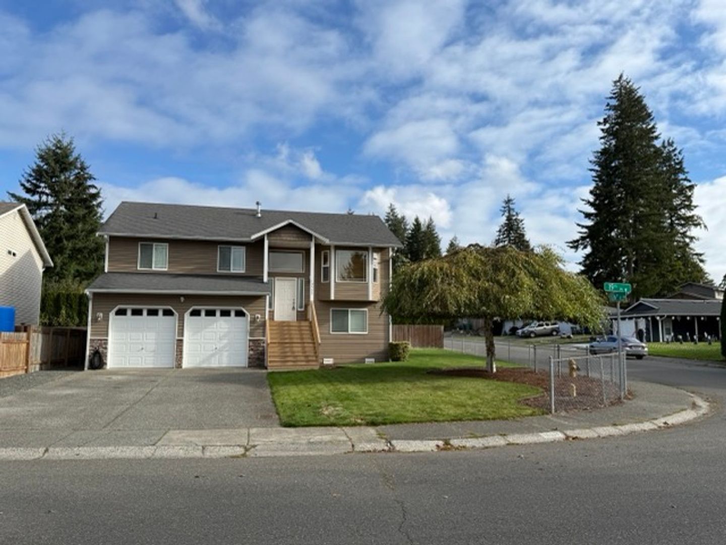 Everett House: 10523 19th Pl W