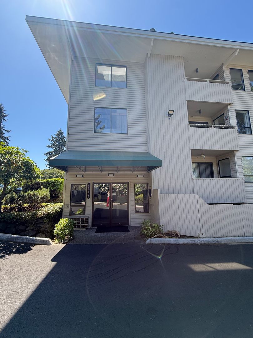 Lynnwood Condo: 18606 52nd Ave W