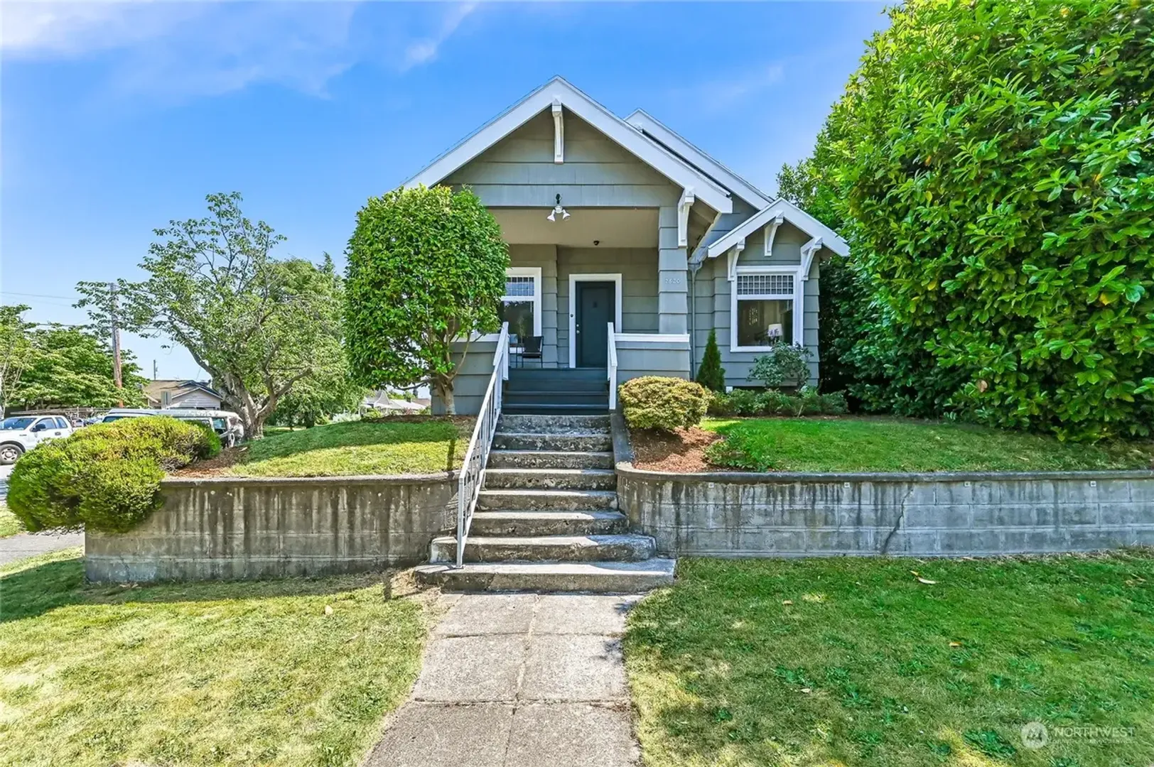 Everett House: 2820 21st St