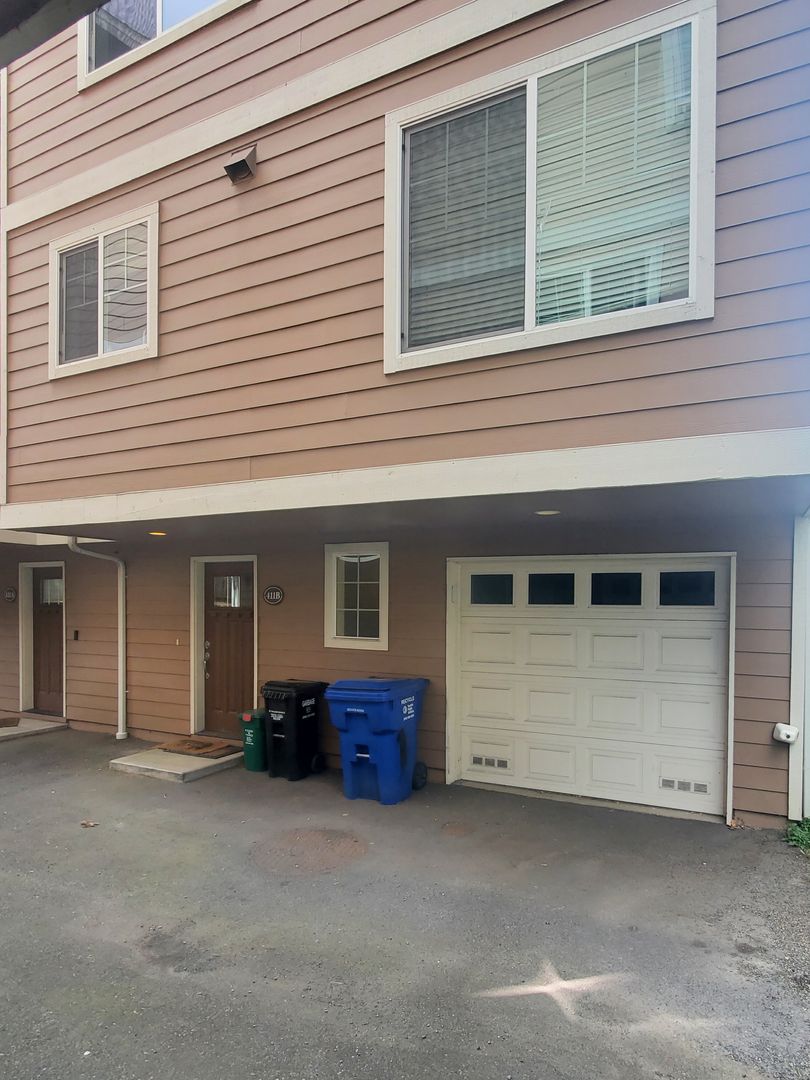 Seattle Townhome: 411 NW Market St. #B