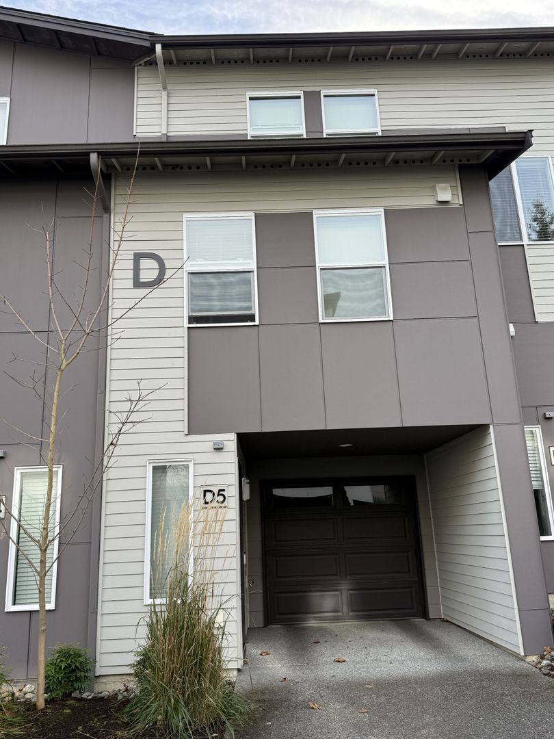 Lynnwood House: 3311 156th St SW - Unit D5