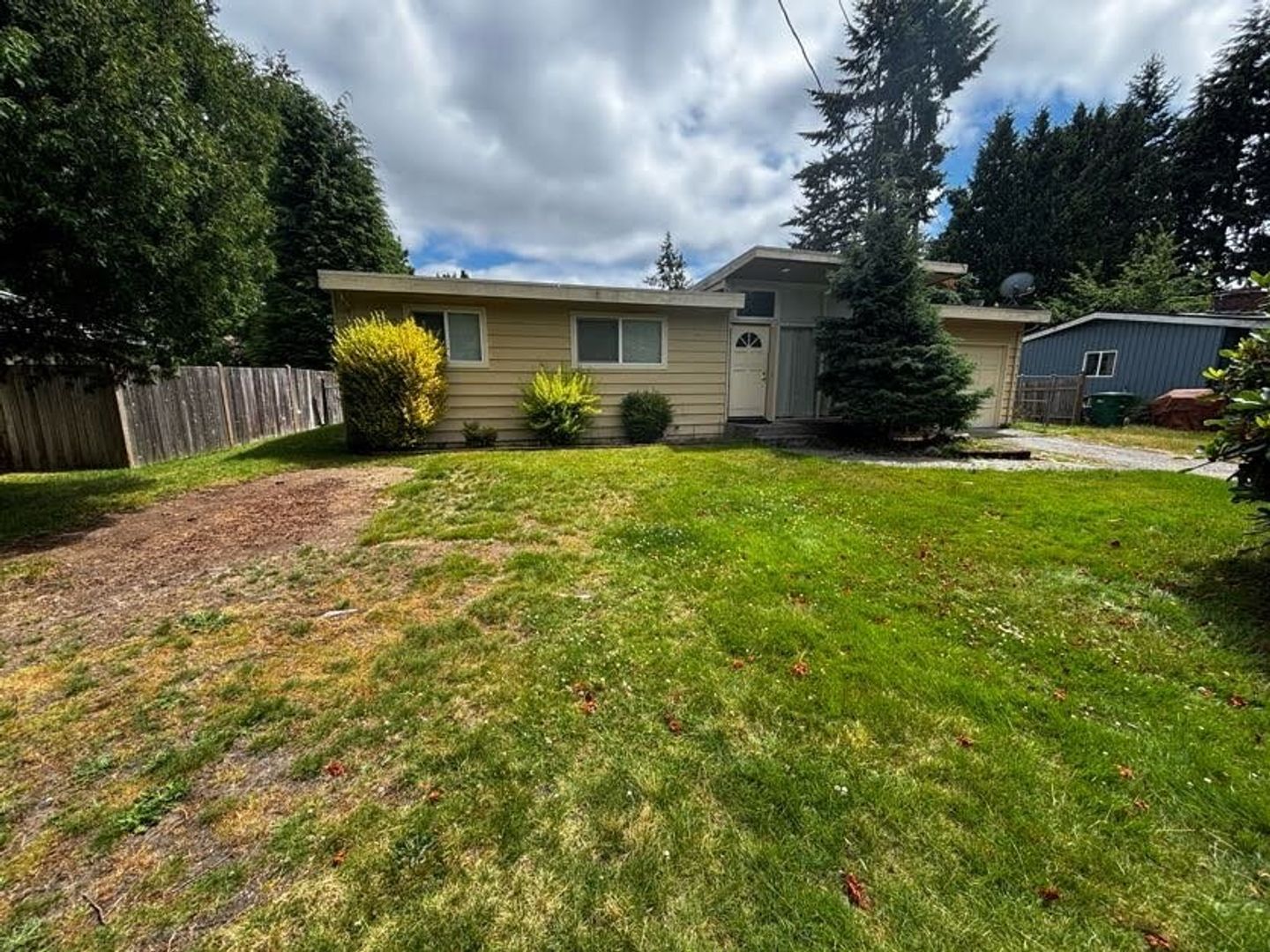 Lynnwood House: 18915 51st Pl W