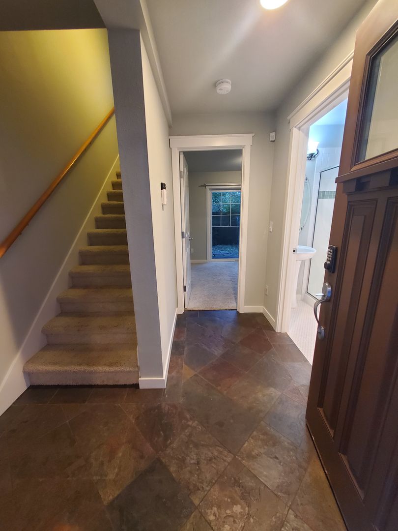 Seattle Townhome: 411 NW Market St. #B