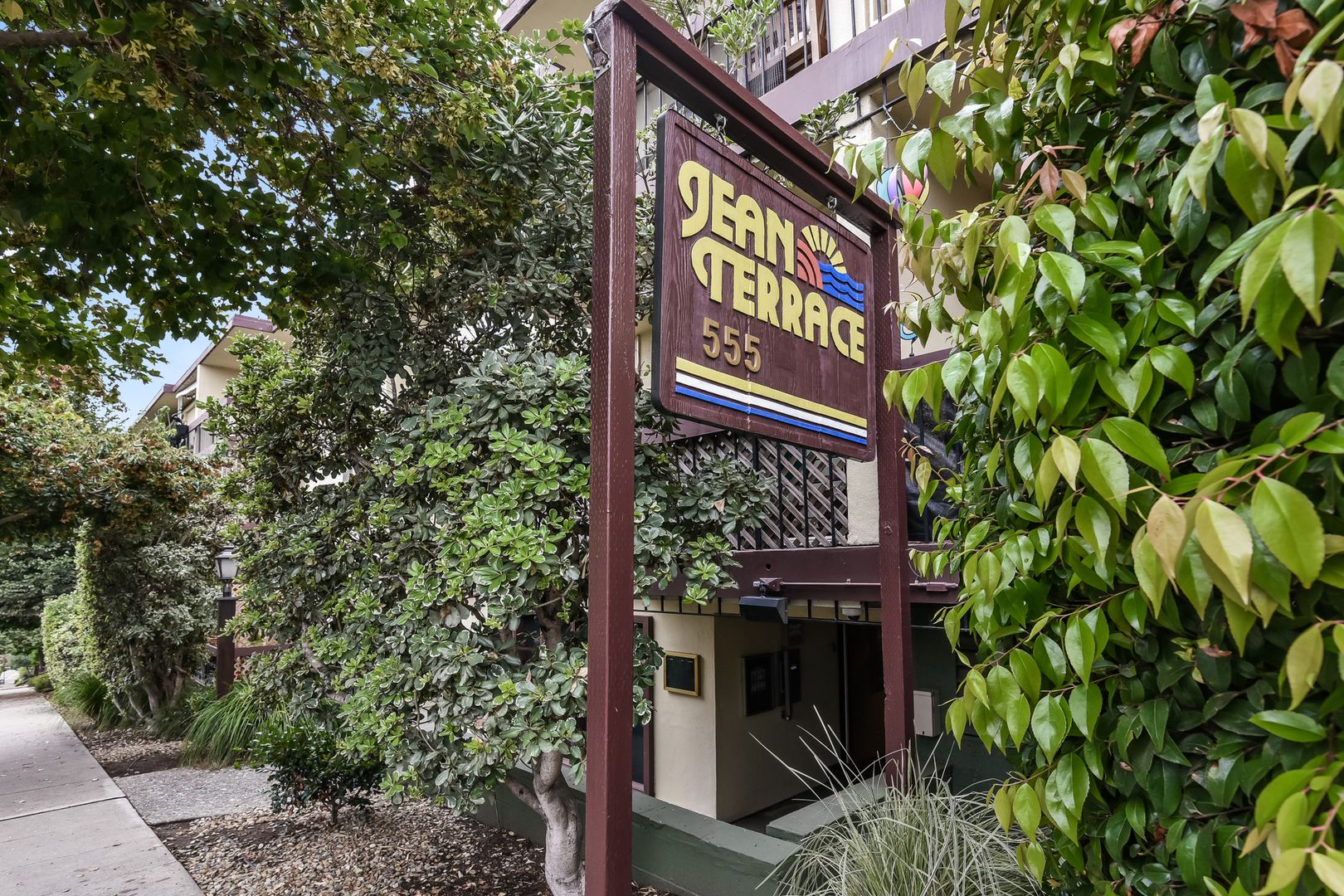 Oakland Condo: 555 Jean St Apt 430