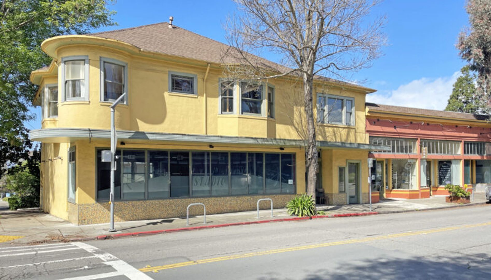 Berkeley House: 1648 Martin Luther King Jr Way