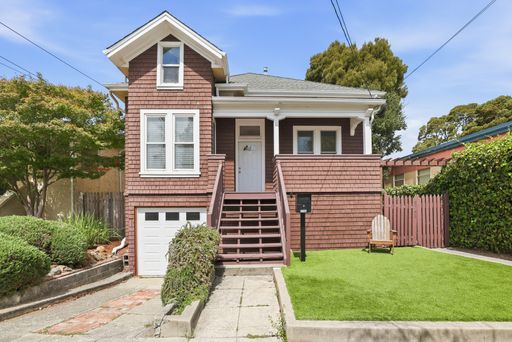 Beautiful 3 Bedroom Northbrae Front House Available! – photo 1