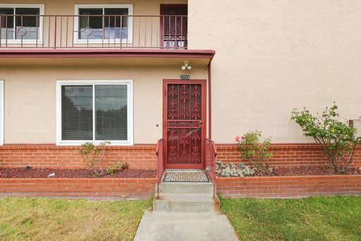 2 Bedroom Unit Available in Central Berkeley! – photo 1