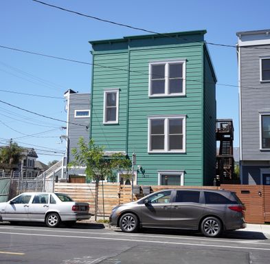 Beautiful West Oakland Duplex Top Unit! – photo 1