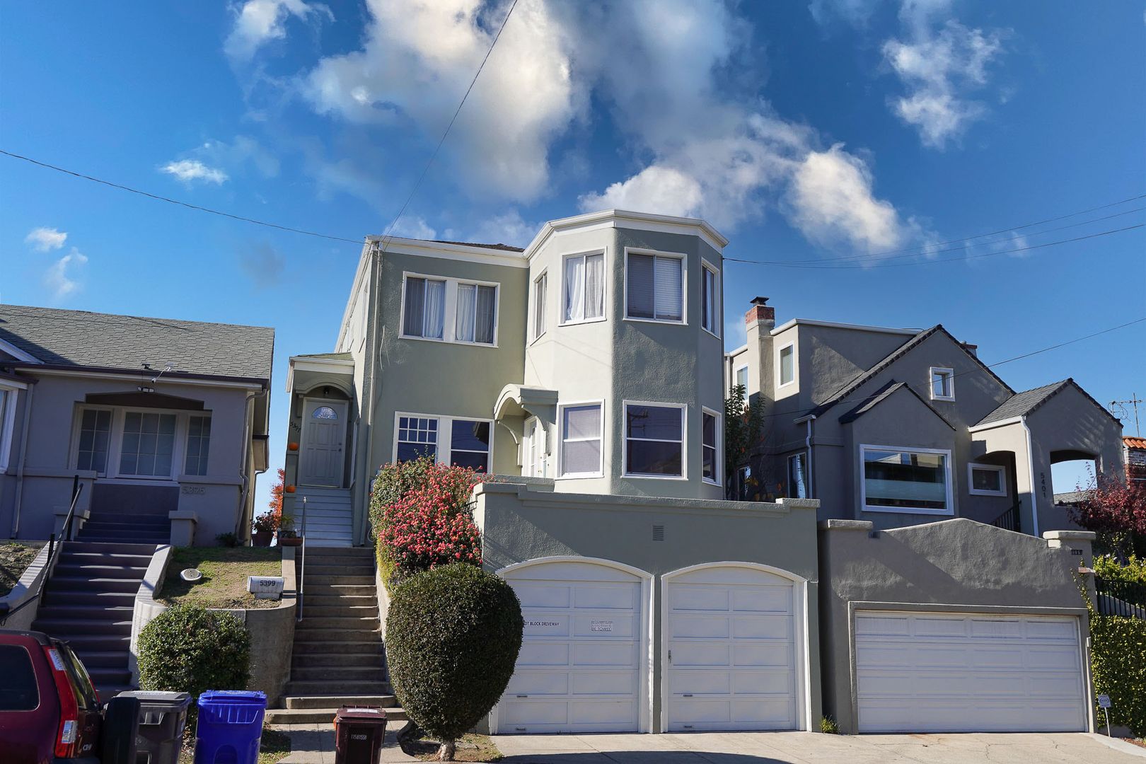 Oakland House: 5399 Broadway