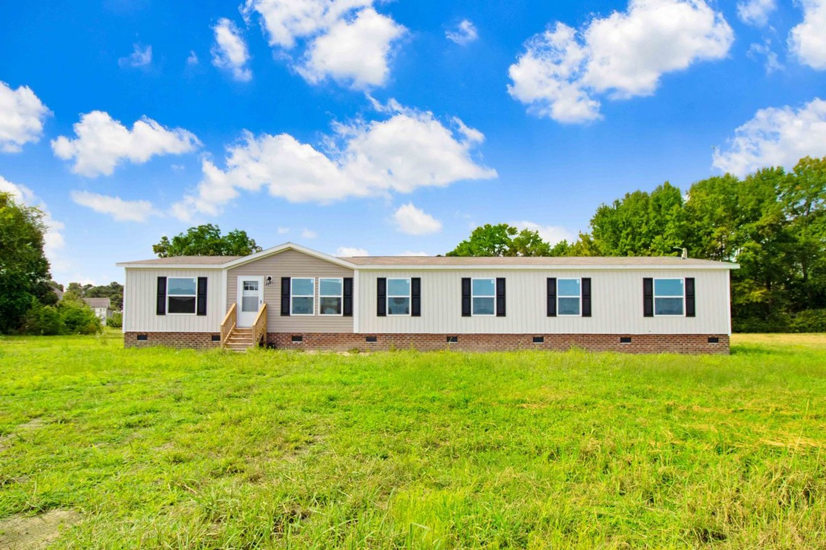 Goldsboro House: 4877 Wayne Memorial Drive