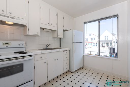 1332 10th Ave. #204, San Francisco, CA 94122