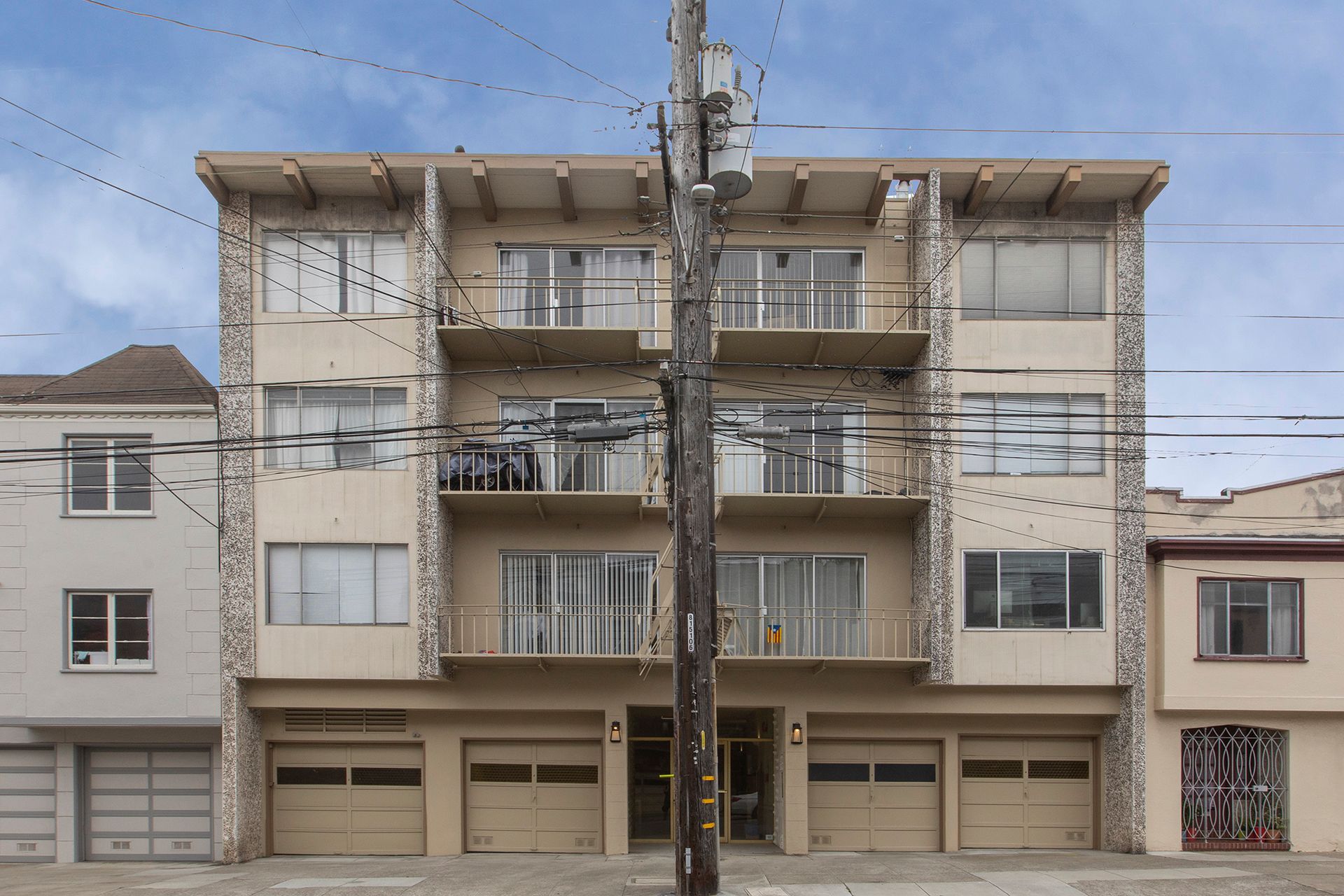 San Francisco Apartment: 1332 10th Ave. #302