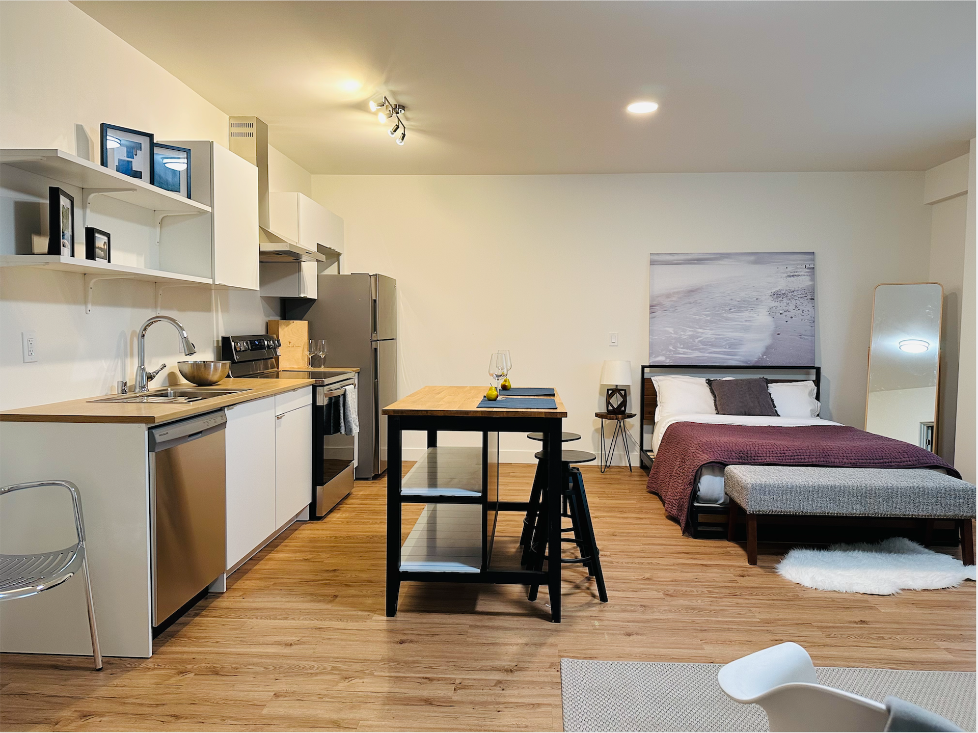 Redwood City Apartment: 875 Woodside Rd. #4