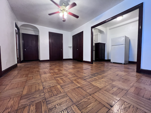 Spacious Studio Near Grand & Gravois Includes Appliances & Utilities – photo 1