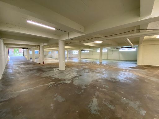 Secured Below-Grade Warehouse/Storage Space | 3,650± SF | Drive-In Access | South Grand Corridor – photo 1
