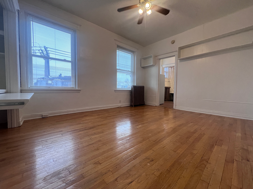 Lovely Studio In Heart Of Central West End Includes Appliances & Utilities – photo 1